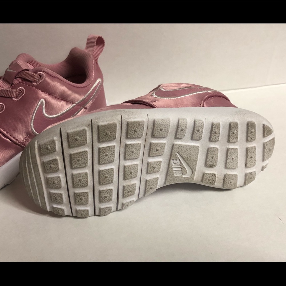Pink Nikes - Picture 3 of 3